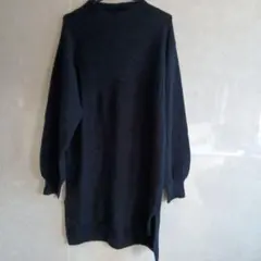 黒のハイネック長袖セーター