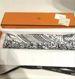 専用　使用感なし美品！　エルメス　ツイリー　エプロンドール　フリル　ネイビー エルメスの新作ツイリーはフリル付き！ツイリー 《エプロン