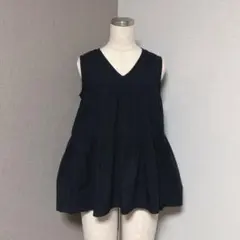 アズールバイマウジー Ｖネック ティアード フレア ノースリーブ ブラウス