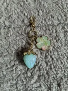 ティンカーベルといちごキーホルダー