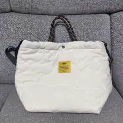 kiu ホワイトキルティング ショルダーバッグ