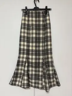 INGNI グレーとホワイトのチェック柄フレアスカート