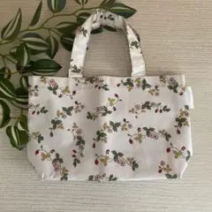 【送料込み】ウエッジウッド　フラワー柄トートバッグ　約18＊29㌢　マチ8㌢