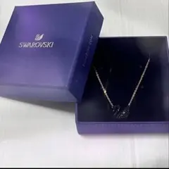 最終値下げSWAROVSKI スワン ネックレス ブラック ゴールド