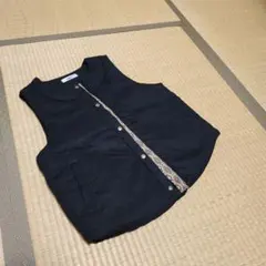 [未使用品] 黒いダウンベスト ボタン付き