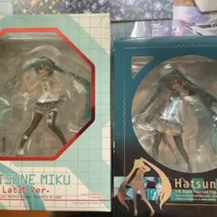 初音ミクフィギュア　2体とオマケ