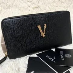 【新品同様】 ヴェルサーチ ロングウォレット Vマーク ブラックのサムネイル