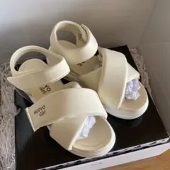 NUOVO Girl サンダル 22 ホワイトのサムネイル