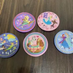 ディズニー　刺繍缶バッジ　アラジン　アリス　ピーターパン　わんわん物語　アナ雪