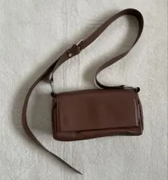 ビアズリー風　ショルダーバッグ　ボディーバッグ　　ブラウン