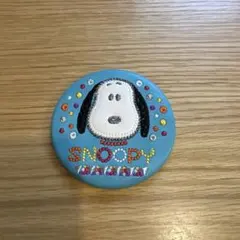 スヌーピー 缶バッジ ドット柄 刺繍 - メルカリ