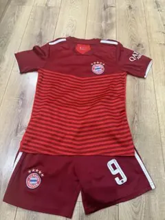 FC Bayern Lewandowski ユニフォーム 上下セットのサムネイル