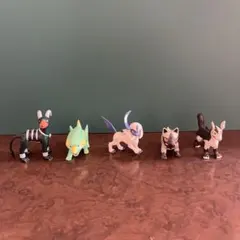 ポケモン　モンコレ　フィギュア　ヘルガー、アブソル、ラクライ、ポチエナ、グラエナ