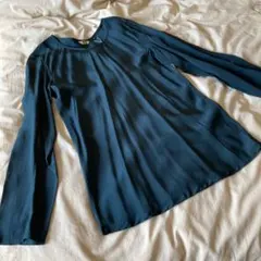 新品未使用　ユニクロU シャイニーレーヨンブラウス長袖　M ダークグリーン
