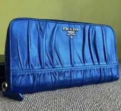 プラダ　 ラウンドファスナー　 パールブルー 長財布　 レザー