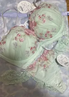 Item thumbnail for item 2d871f37-22ee-4e0b-a2ef-bf169d4e7d38