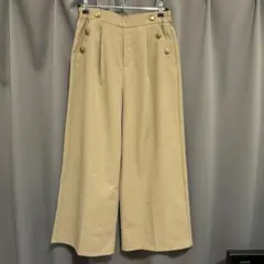 ベージュ ワイドパンツ ボタン付き