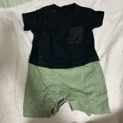 黒とオリーブグリーンのロンパース