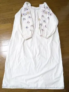 ウクライナ刺繍ワンピースのサムネイル