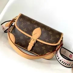 LOUIS VUITTON ディアヌ モノグラム ショルダーバッグのサムネイル