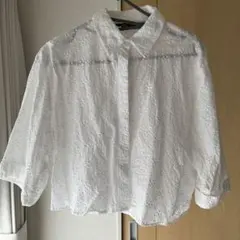 ZARA 刺繍入りホワイトクロップドシャツ