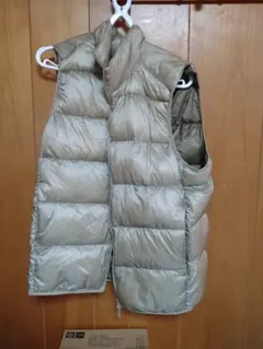 「本日限定セール」UNIQLO ベージュ ダウンベスト L