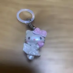 ハローキティ キーホルダー ドレス　天使　めじるしアクセサリー　チャーム　キティ