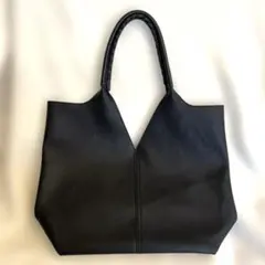 グッシオ GUSCIO センター切り替えVカット トートバ ブラック