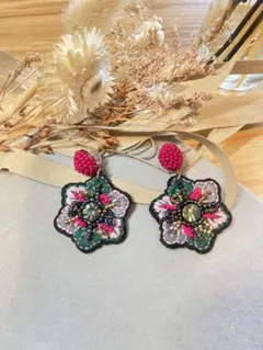 エスニック ハンドメイド 花のビーズピアス