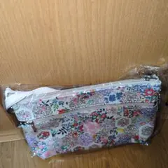 犬印鞄製作所の花柄ポーチ