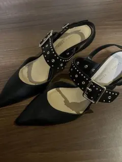CHARLES & KEITH スタッズパンプス ブラックのサムネイル