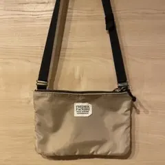 FREDRIK PACKERS ベージュ サコッシュ