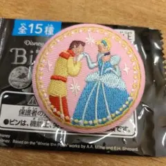 シンデレラ　缶バッチ　ディズニーキャラクター刺繍缶バッジ