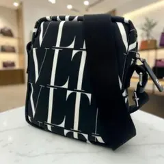【美品】VALENTINO VLTN ロゴ ナイロン ショルダーバッグ ブラックのサムネイル