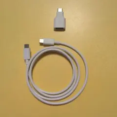 USB-C to USB-Cケーブル1mと、クイックスイッチアダプター