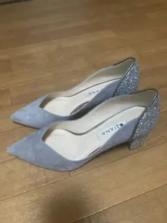 【引越しのため更に値下げ！】DIANA シルバーラメ　結婚式グレー太ヒールのサムネイル