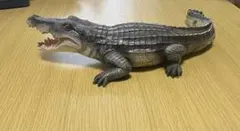 ワニ　フィギュア　素材不明