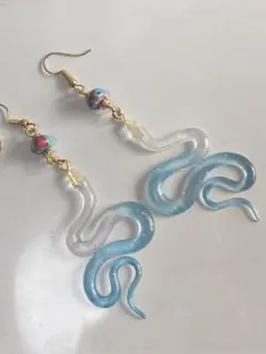 蛇 スネーク ブルー クリア 天然石 トルコビーズ レジン ピアスorイヤリング