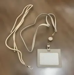 パスケース　3枚　伸縮リール付き　ベージュ