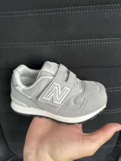 New Balance 313 キッズスニーカー グレー　右足