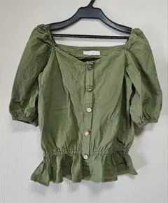 セシルマクビー オリーブグリーン バルーンスリーブ シャツ