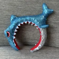 サメ　スパンコールカチューシャ　USJ ジョーズ