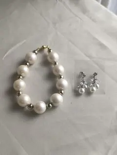 ホワイトパールブレスレットとイヤリングセット