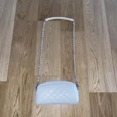 ショルダーバッグ　白バッグ