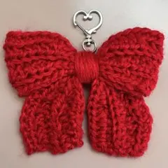 ハンドメイド　リボン　チャーム　キーホルダー　編み物