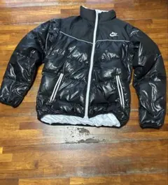 Nike 黒　ダウンジャケット　光沢