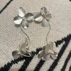 ピアス　花モチーフ　両耳