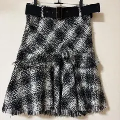 クーデビューテ　ブラック・ホワイトのチェック柄 フリンジスカート ベルト付き
