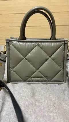 カーキ　キルティング ショルダーバッグ