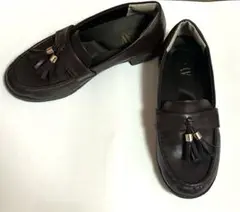 ダークブラウン タッセル付きローファー